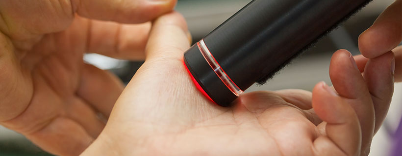 patient receiving cold laser therapy in Commack for auto accident injury relief